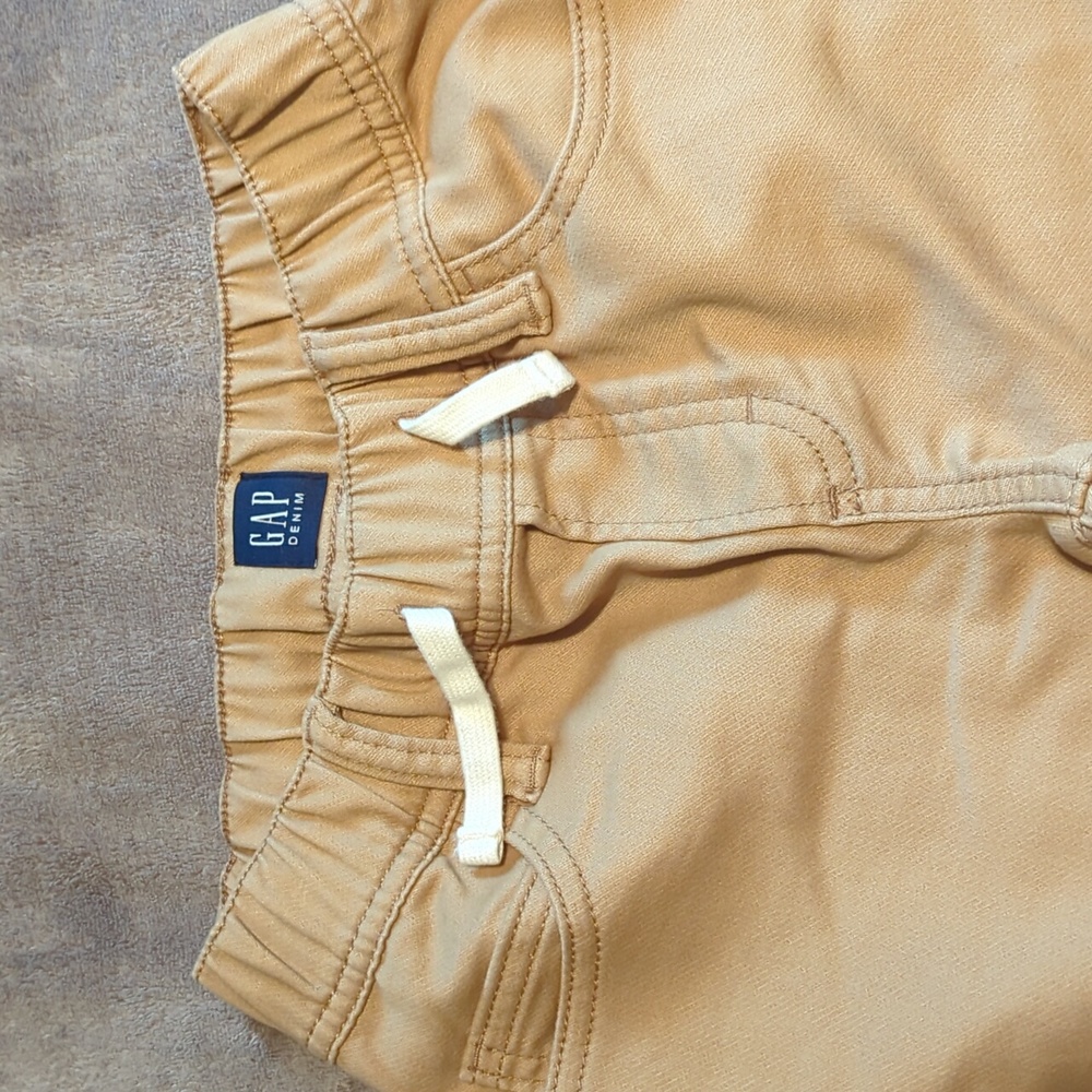 Gap Kids, Tan denim soft stretch pull on skinny jeans, Boys size Small, Like New